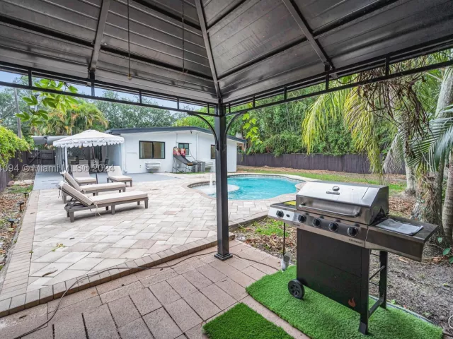 3-bedroom home for rent in Biscayne Park - 630 NE 117th St - MondialRealty