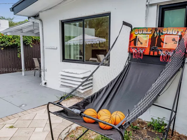 3-bedroom home for rent in Biscayne Park - 630 NE 117th St - MondialRealty