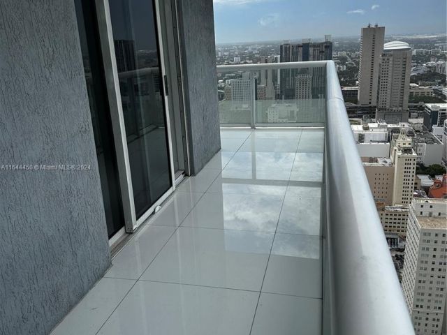 Apartment for sale  Unit #5001 - photo 6185388