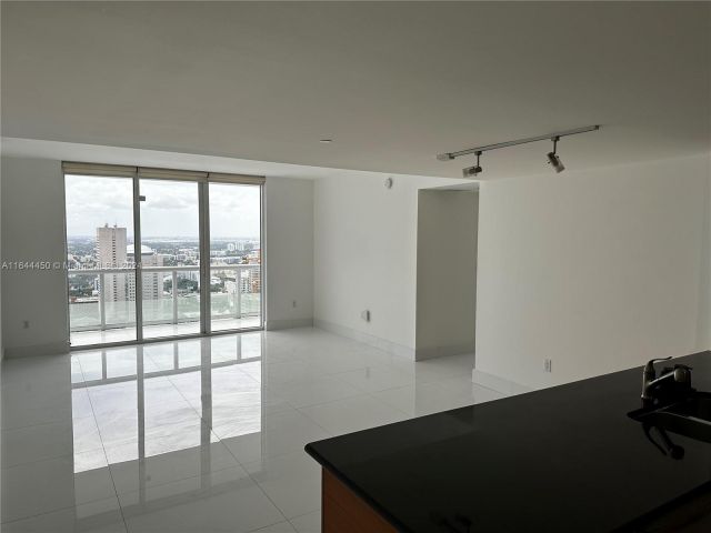 Apartment for sale  Unit #5001 - photo 6185392
