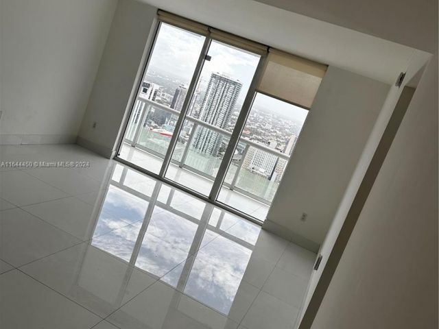 Apartment for sale  Unit #5001 - photo 6185393