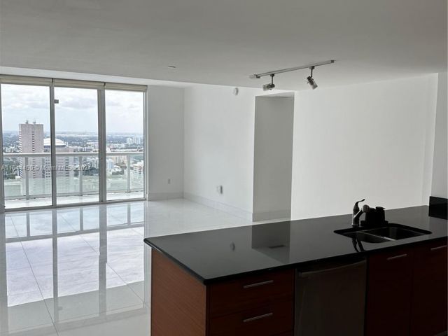 Apartment for sale  Unit #5001 - photo 6185397