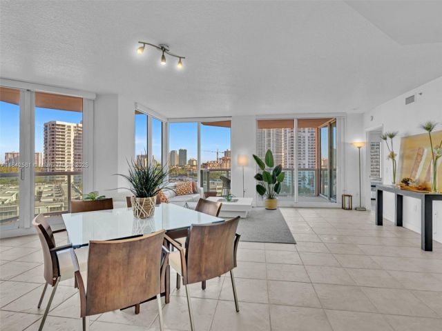 Apartment for sale  Unit #1002 - photo 5796345