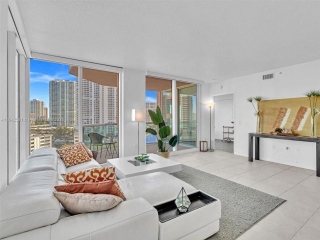 Apartment for sale  Unit #1002 - photo 5796347