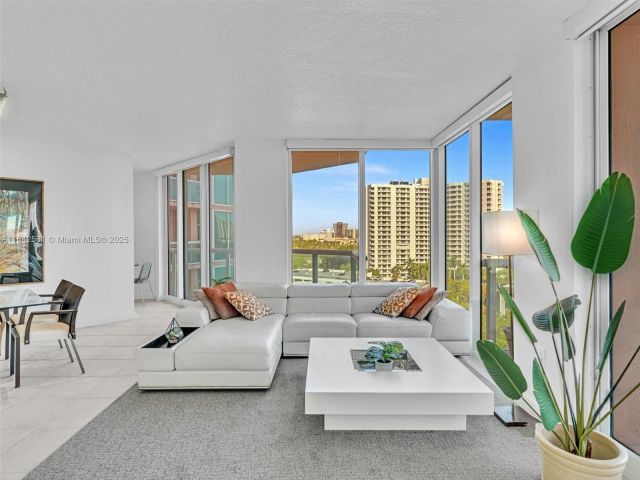 Apartment for sale  Unit #1002 - photo 5796348