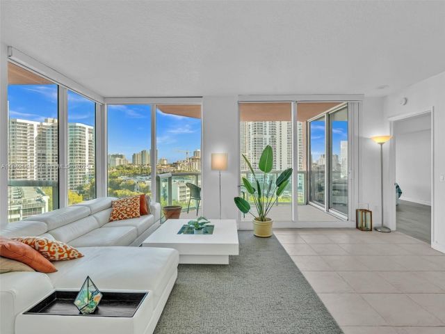 Apartment for sale  Unit #1002 - photo 5796350