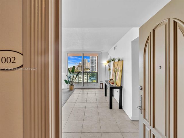 Apartment for sale  Unit #1002 - photo 5796353