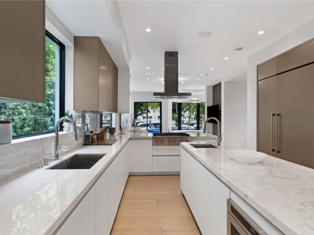 Home for sale at 4442 Prairie Ave - photo 7468613