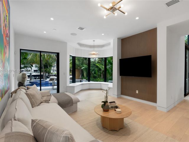 Home for sale at 4442 Prairie Ave - photo 7468622