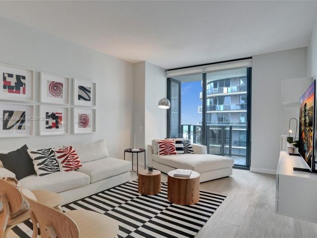 Apartment for sale  Unit #3807 - photo 5605707