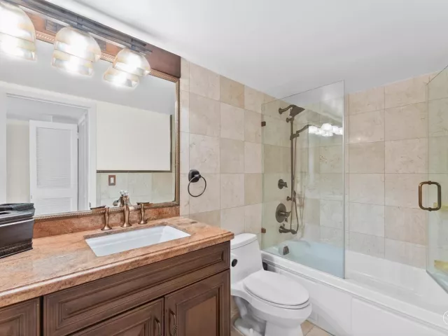 2-bedroom condo for sale in Hallandale Beach - 2030 S Ocean Drive 1626 - MondialRealty