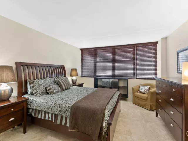 2-bedroom condo for sale in Hallandale Beach - 2030 S Ocean Drive 1626 - MondialRealty