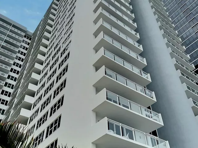 2-bedroom condo for sale in Hallandale Beach - 2030 S Ocean Drive 1626 - MondialRealty