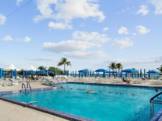 2-bedroom condo for sale in Hallandale Beach - 2030 S Ocean Drive 1626 - MondialRealty
