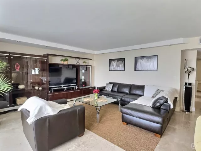 2-bedroom condo for sale in Hallandale Beach - 2030 S Ocean Drive 1626 - MondialRealty