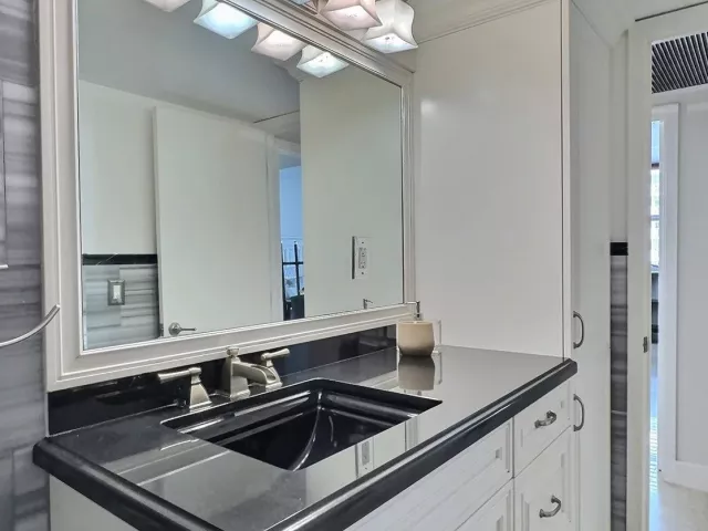 2-bedroom condo for sale in Hallandale Beach - 2030 S Ocean Drive 1626 - MondialRealty