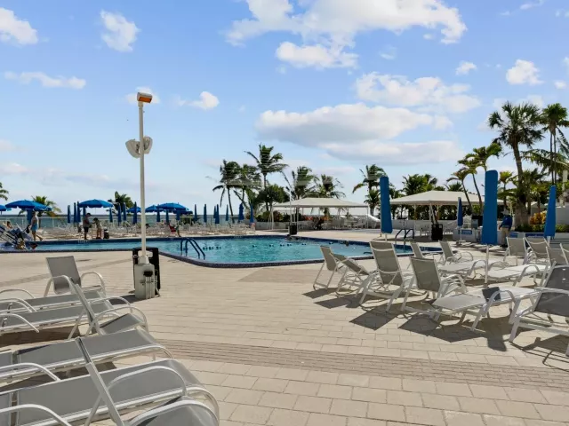 2-bedroom condo for sale in Hallandale Beach - 2030 S Ocean Drive 1626 - MondialRealty