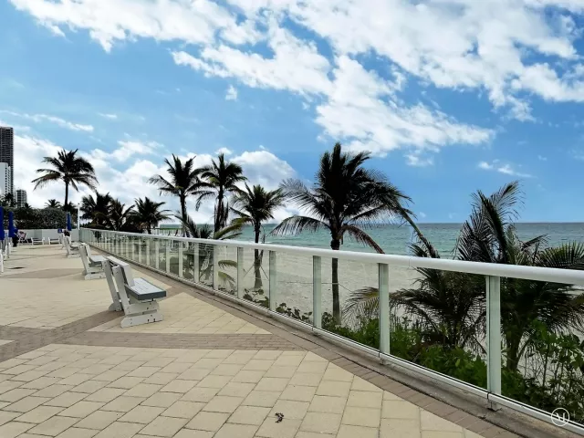 2-bedroom condo for sale in Hallandale Beach - 2030 S Ocean Drive 1626 - MondialRealty