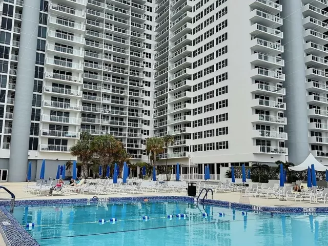 2-bedroom condo for sale in Hallandale Beach - 2030 S Ocean Drive 1626 - MondialRealty