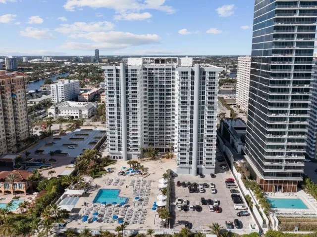 2-bedroom condo for sale in Hallandale Beach - 2030 S Ocean Drive 1626 - MondialRealty