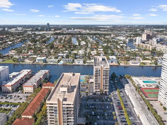 2-bedroom condo for sale in Hallandale Beach - 2030 S Ocean Drive 1626 - MondialRealty