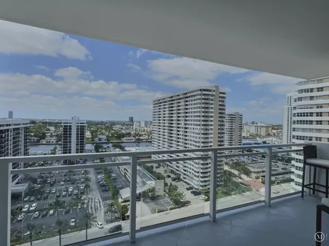 2-bedroom condo for sale in Hallandale Beach - 2030 S Ocean Drive 1626 - MondialRealty