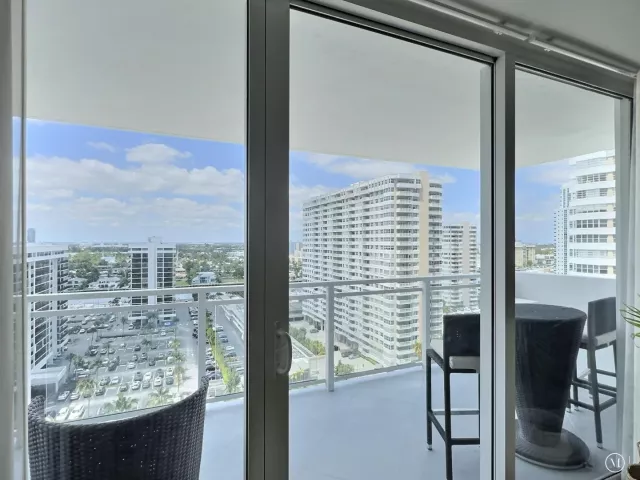 2-bedroom condo for sale in Hallandale Beach - 2030 S Ocean Drive 1626 - MondialRealty