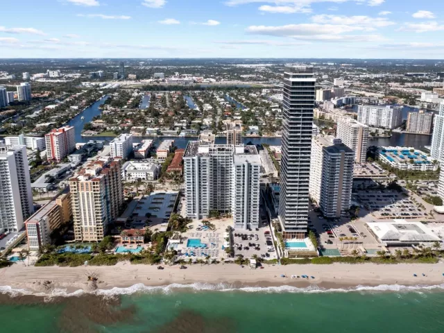 2-bedroom condo for sale in Hallandale Beach - 2030 S Ocean Drive 1626 - MondialRealty