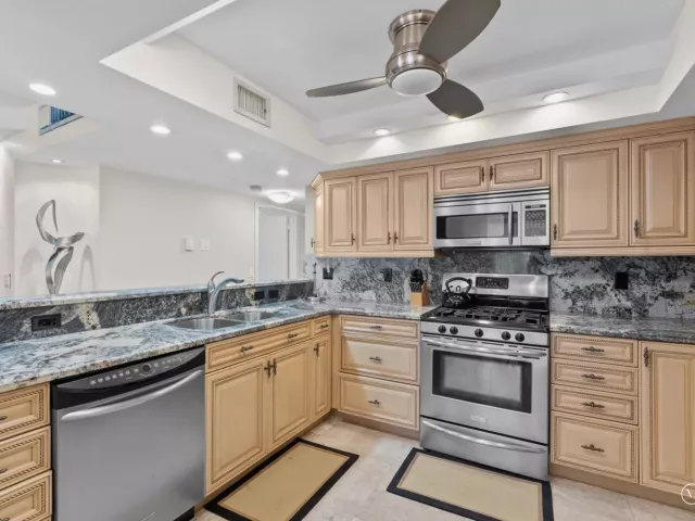 2-bedroom condo for sale in Hallandale Beach - 2030 S Ocean Drive 1626 - MondialRealty