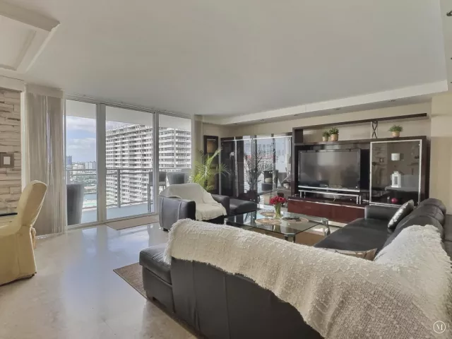 2-bedroom condo for sale in Hallandale Beach - 2030 S Ocean Drive 1626 - MondialRealty