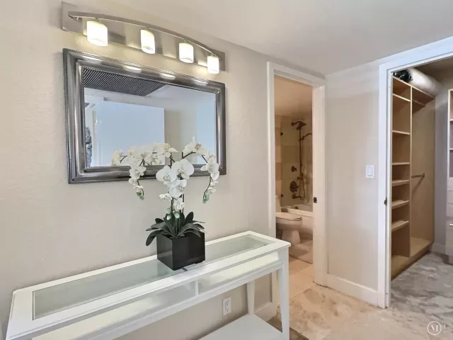 2-bedroom condo for sale in Hallandale Beach - 2030 S Ocean Drive 1626 - MondialRealty