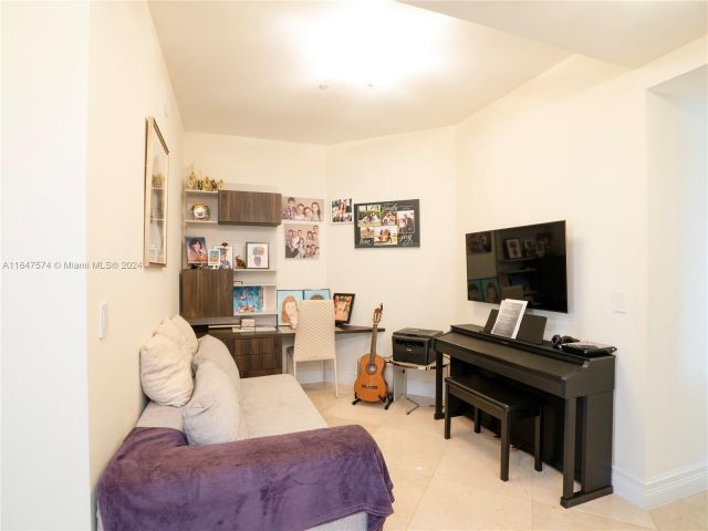 Apartment for rent  Unit #601 - photo 5659588