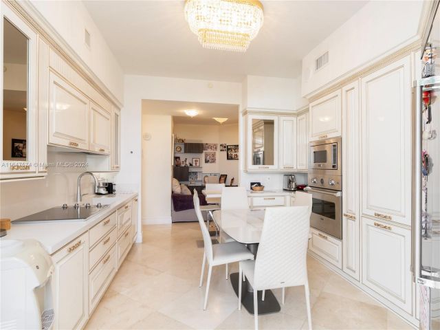 Apartment for rent  Unit #601 - photo 5659593