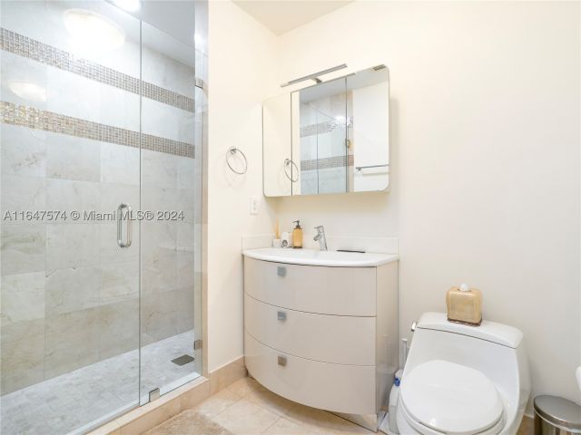 3-bedroom condo for rent in Sunny Isles Beach - 18101 Collins Ave 601 - MondialRealty