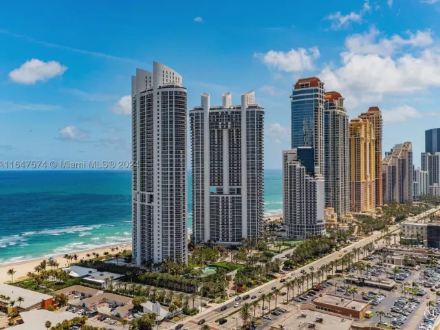 3-bedroom condo for rent in Sunny Isles Beach - 18101 Collins Ave 601 - MondialRealty