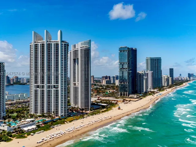 3-bedroom condo for rent in Sunny Isles Beach - 18101 Collins Ave 601 - MondialRealty
