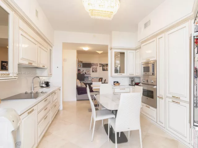 Apartment for rent  Unit #601 - photo 5659593