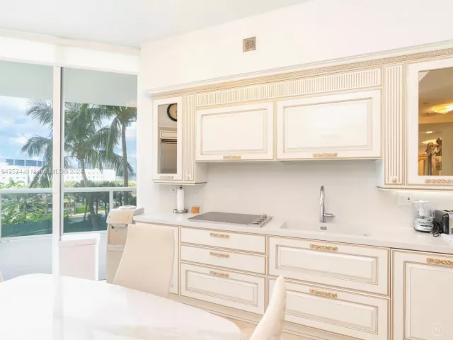 Apartment for rent  Unit #601 - photo 5659595