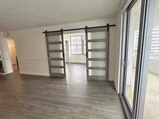 2-bedroom condo for sale in Miami Beach - 5555 Collins Ave 10B - MondialRealty