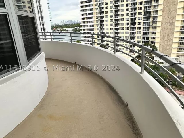 2-bedroom condo for sale in Miami Beach - 5555 Collins Ave 10B - MondialRealty