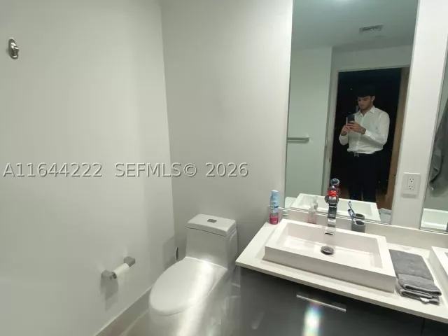 1-bedroom condo for sale in Miami - 45 SW 9th St 1005 - MondialRealty