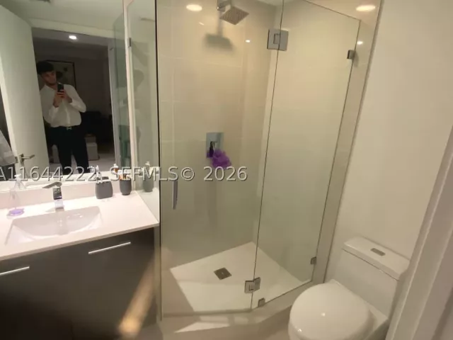 1-bedroom condo for sale in Miami - 45 SW 9th St 1005 - MondialRealty