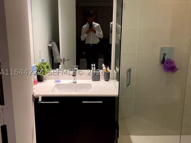 1-bedroom condo for sale in Miami - 45 SW 9th St 1005 - MondialRealty