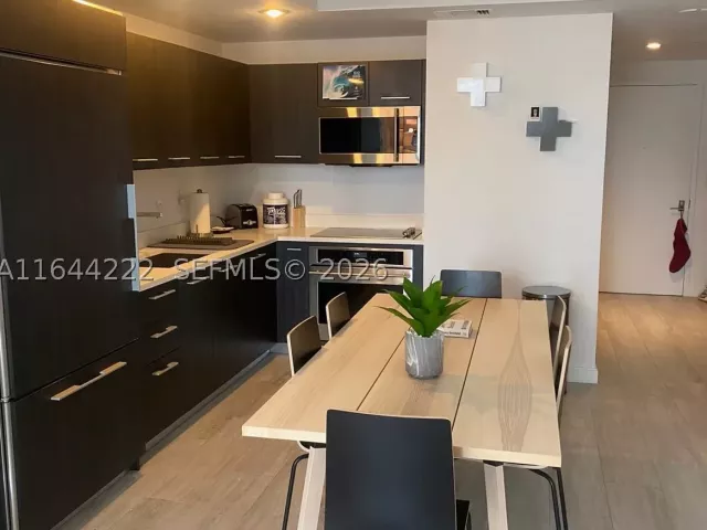 1-bedroom condo for sale in Miami - 45 SW 9th St 1005 - MondialRealty