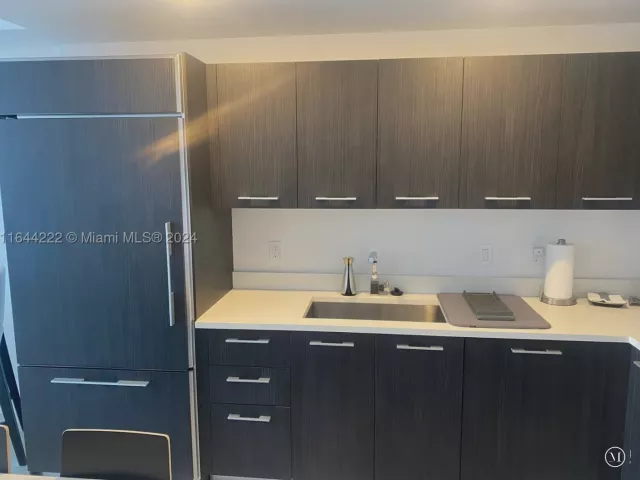 1-bedroom condo for sale in Miami - 45 SW 9th St 1005 - MondialRealty
