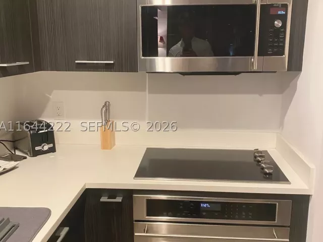 1-bedroom condo for sale in Miami - 45 SW 9th St 1005 - MondialRealty