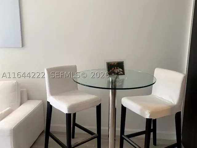 1-bedroom condo for sale in Miami - 45 SW 9th St 1005 - MondialRealty