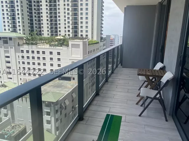 1-bedroom condo for sale in Miami - 45 SW 9th St 1005 - MondialRealty