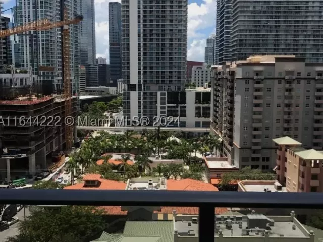 1-bedroom condo for sale in Miami - 45 SW 9th St 1005 - MondialRealty