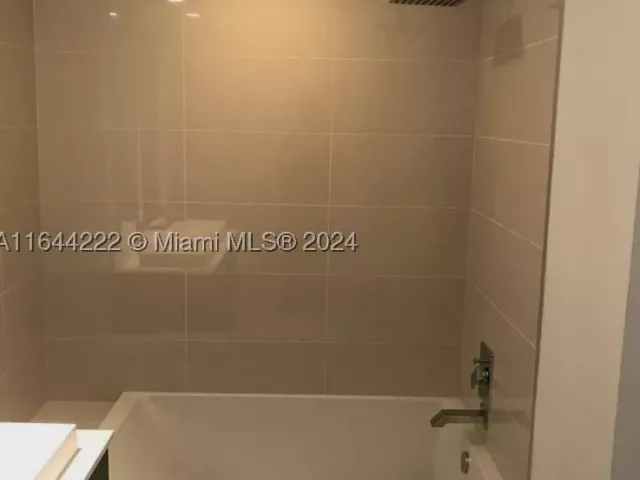 1-bedroom condo for sale in Miami - 45 SW 9th St 1005 - MondialRealty